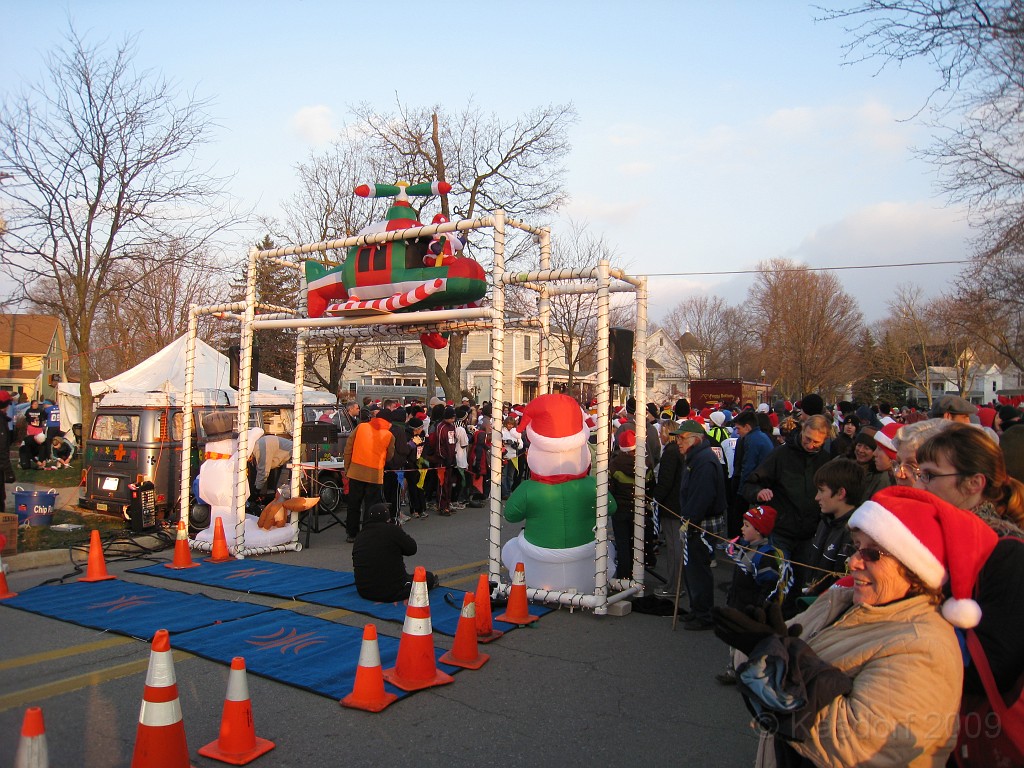 Holiday Hustle 5K 2009 160.jpg - The 2009 running of the Holiday Hustle 5K put on by Running Fit in Dexter Michigan on a sunny but 28 degree on December 5, 2009.